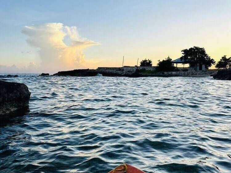 هتل Coral Cove Wellness Resort