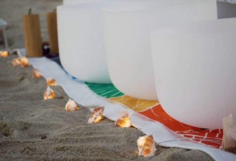 هتل Coral Cove Wellness Resort