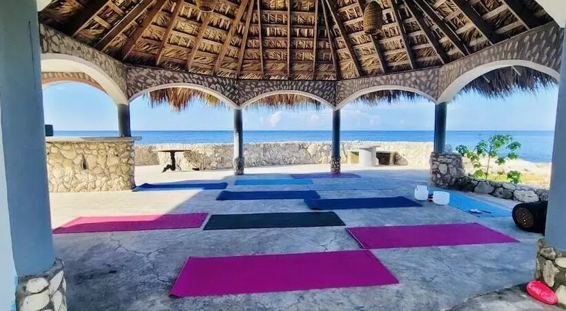 هتل Coral Cove Wellness Resort