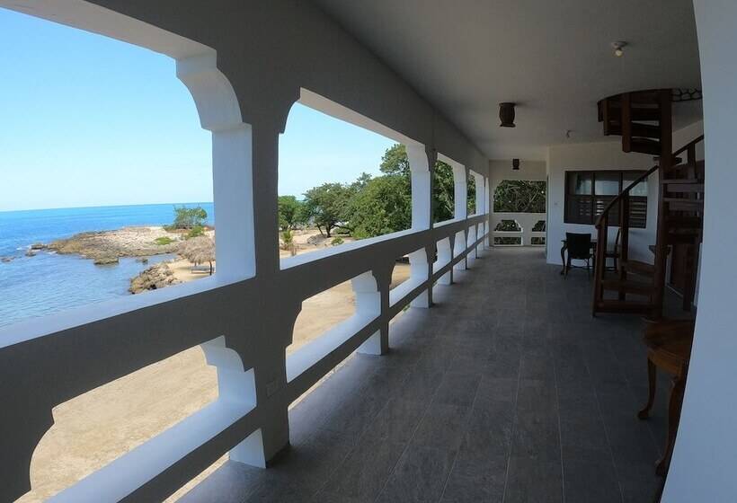 هتل Coral Cove Wellness Resort