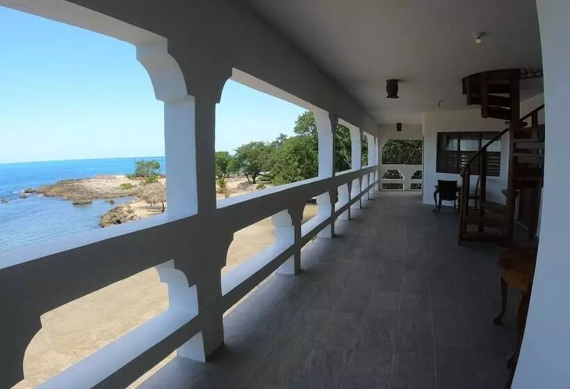 هتل Coral Cove Wellness Resort