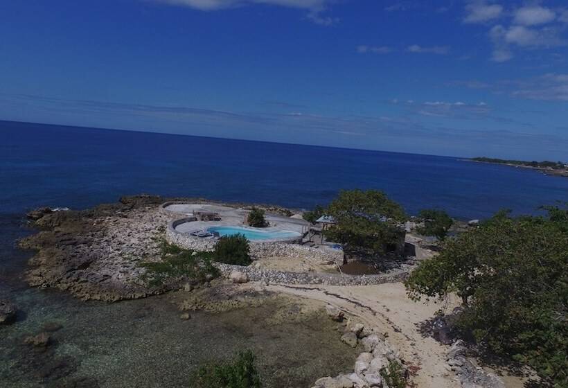 هتل Coral Cove Wellness Resort