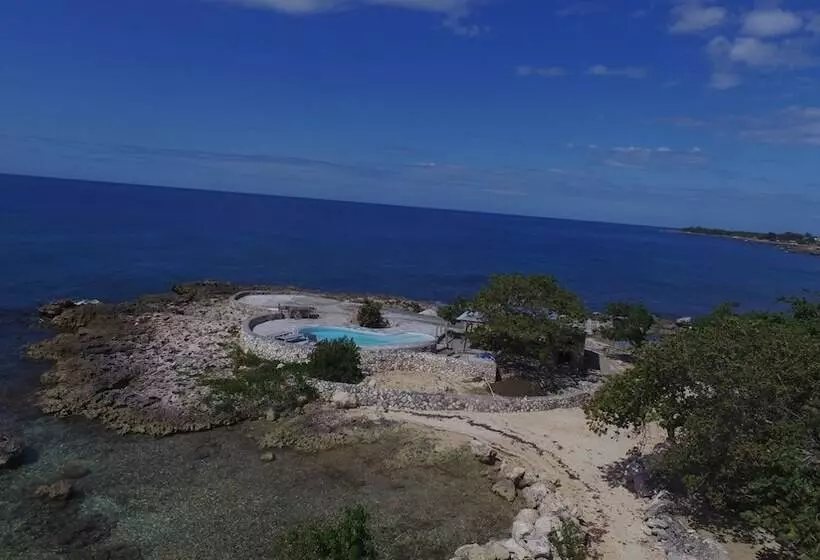 هتل Coral Cove Wellness Resort