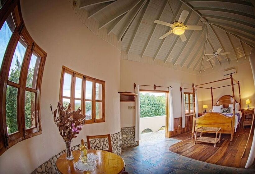 هتل Coral Cove Wellness Resort