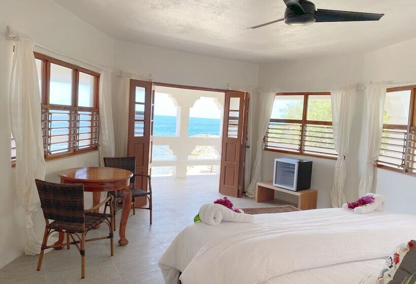 هتل Coral Cove Wellness Resort