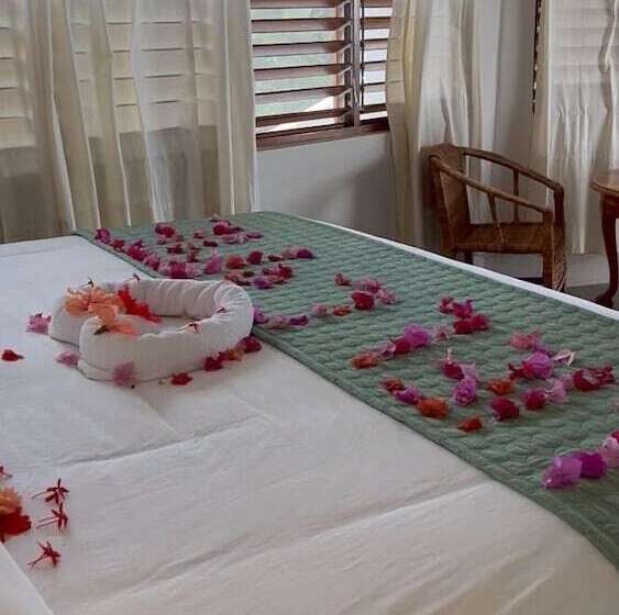 هتل Coral Cove Wellness Resort