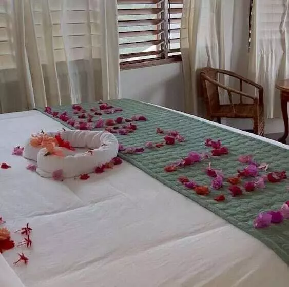 هتل Coral Cove Wellness Resort