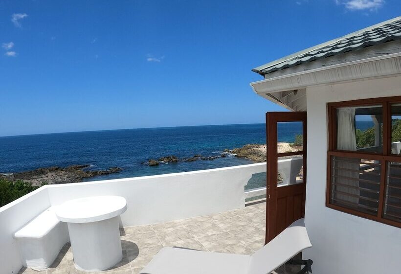 هتل Coral Cove Wellness Resort