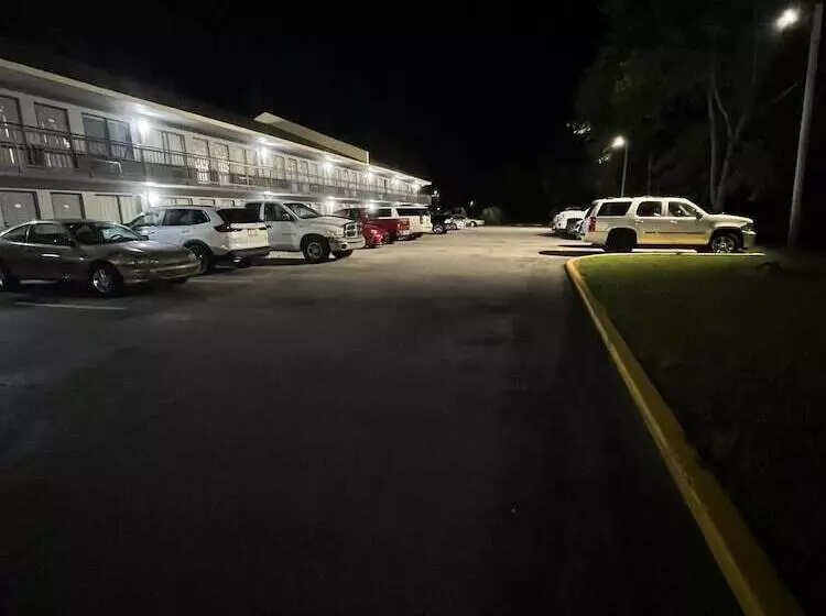 Hotelli Hallmarc Inn