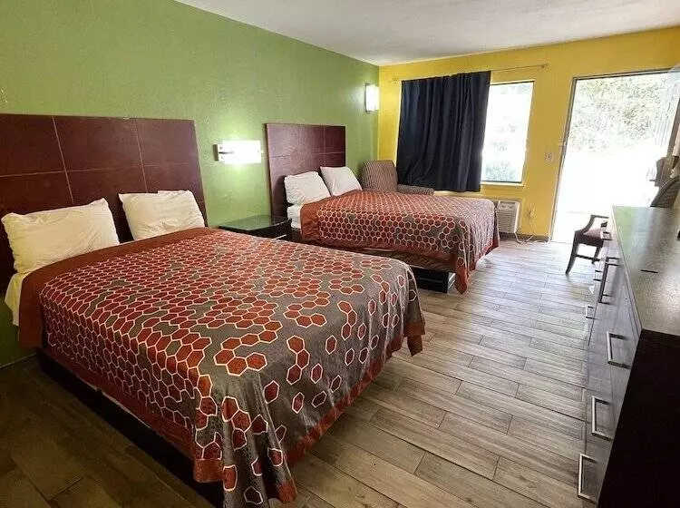 Hotelli Hallmarc Inn