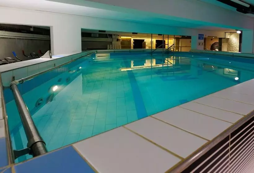 هتل Logis Hôtel Le Rochelois