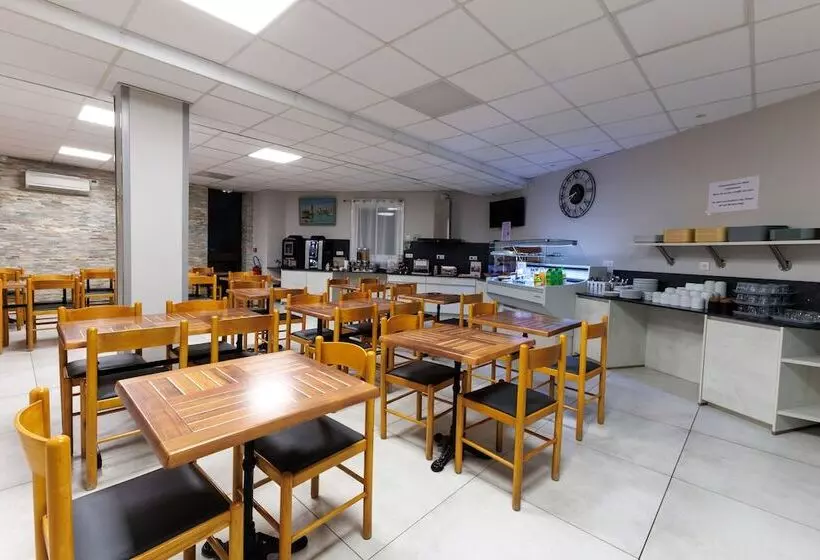 هتل Logis Hôtel Le Rochelois