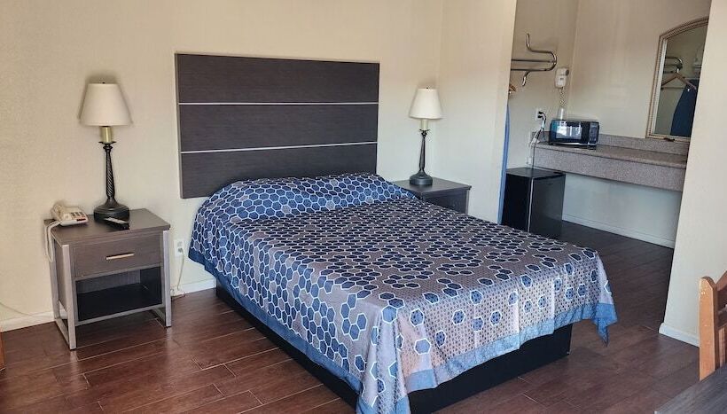 Отель Mayfair Inn