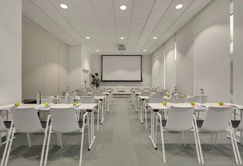 هتل Wyndham Paris Pleyel