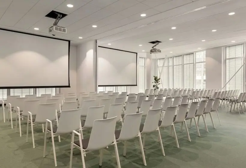 هتل Wyndham Paris Pleyel