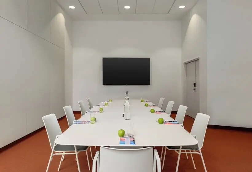 هتل Wyndham Paris Pleyel