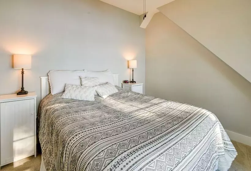 Lakefront Center Ossipee Home W/ Boat Dock!