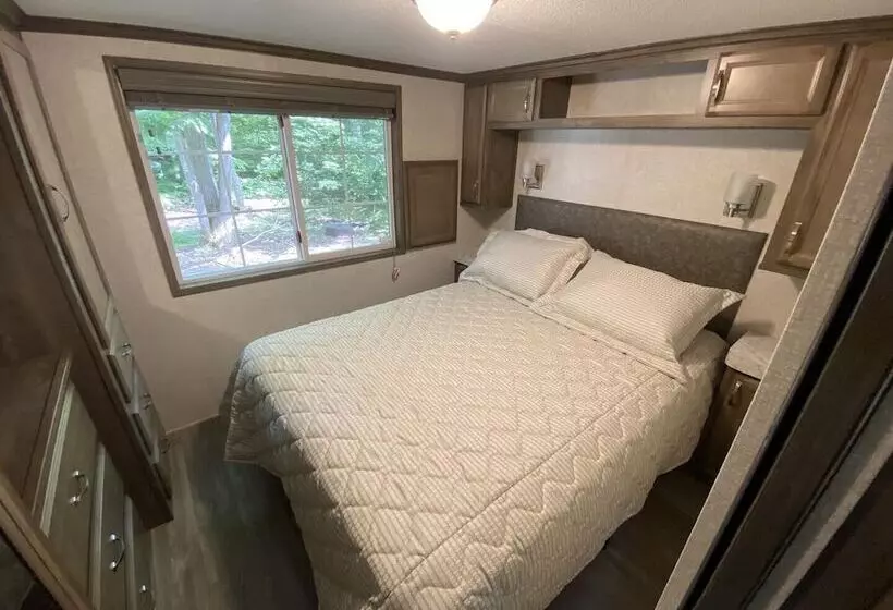 Lincolnwood Tiny House 14