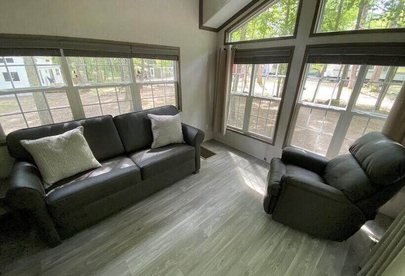 Lincolnwood Tiny House 14