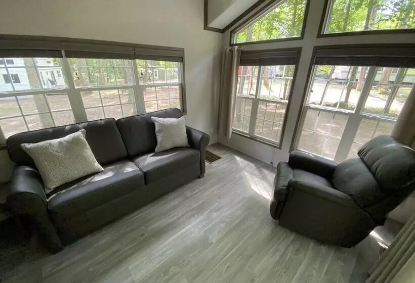 Lincolnwood Tiny House 14