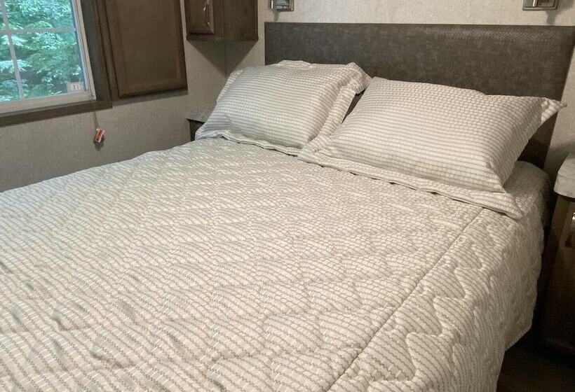 Lincolnwood Tiny House 14