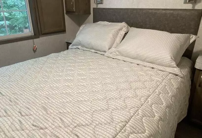 Lincolnwood Tiny House 14