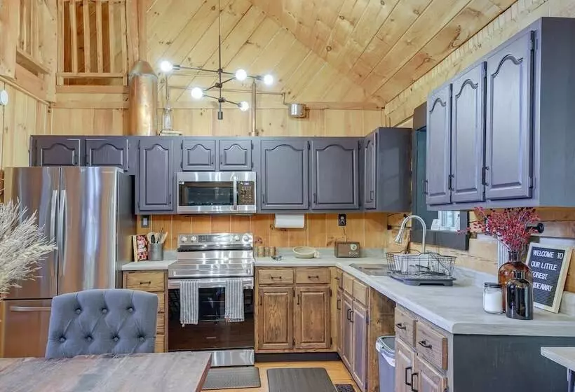 Peaceful Whitley City Cabin On 10 Wooded Acres!