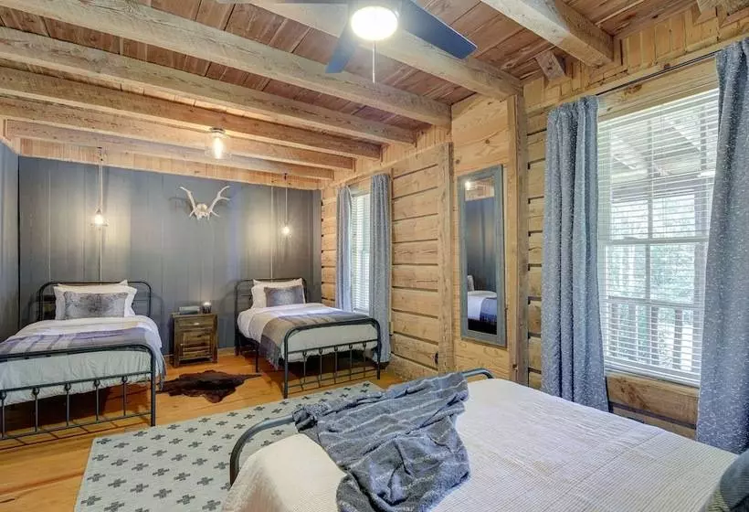 Peaceful Whitley City Cabin On 10 Wooded Acres!