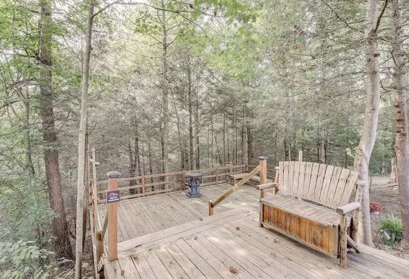 Peaceful Whitley City Cabin On 10 Wooded Acres!