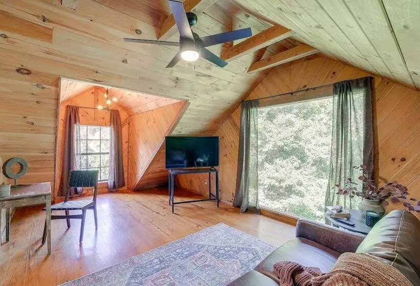 Peaceful Whitley City Cabin On 10 Wooded Acres!