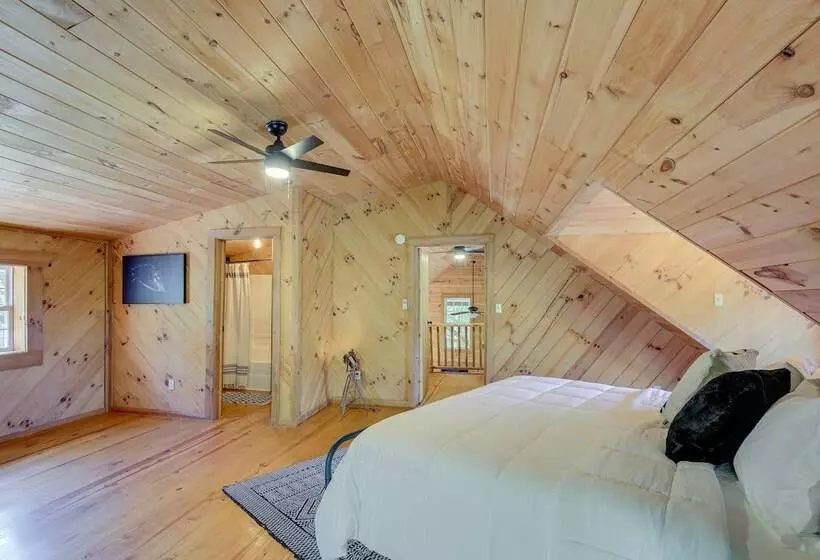 Peaceful Whitley City Cabin On 10 Wooded Acres!