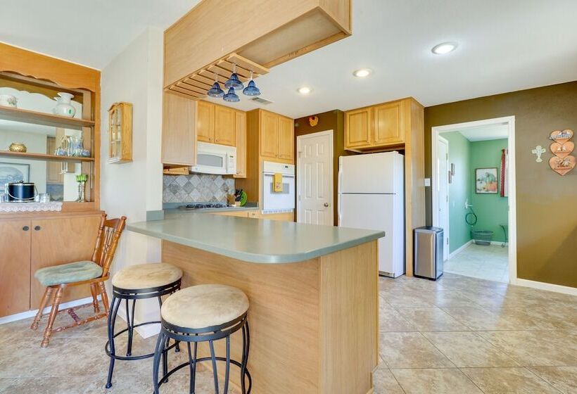 Texas Farmhouse Retreat On 10 Acres Near Austin!