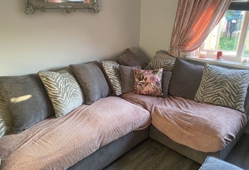 Residenza Captivating 1 Bed House In Ammanford