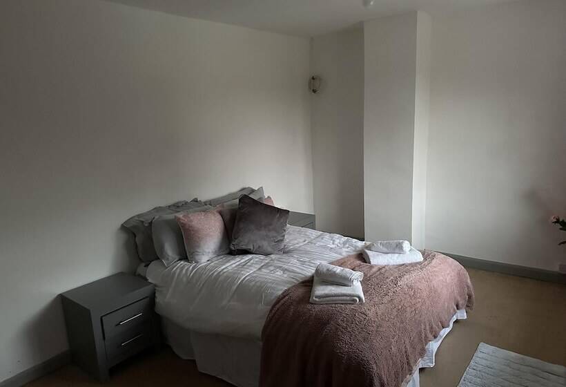 Residenza Captivating 1 Bed House In Ammanford