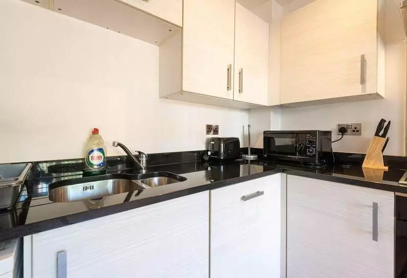 Residenssi Stunning 3 Bed House In Derby