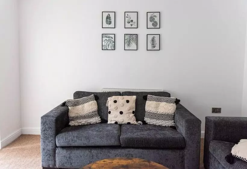Residenssi Stunning 3 Bed House In Derby