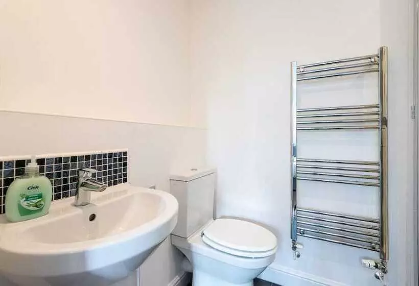 Residenssi Stunning 3 Bed House In Derby