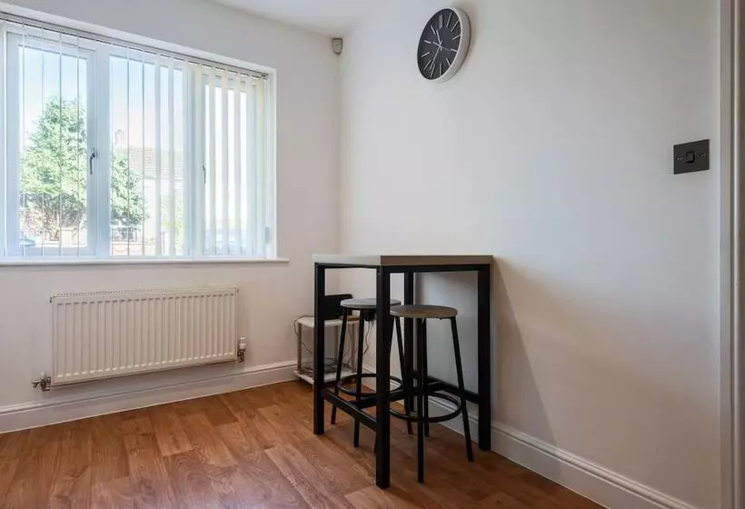 Residenssi Stunning 3 Bed House In Derby