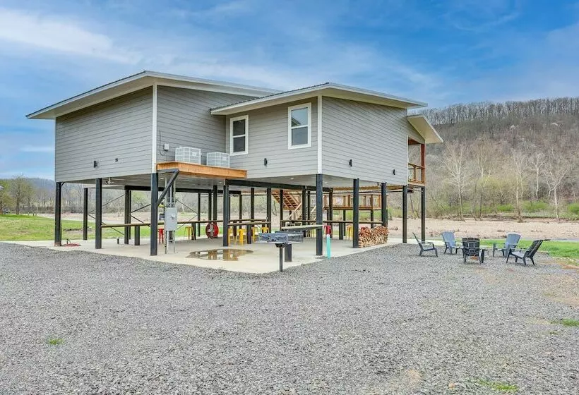 Riverfront Arkansas Abode W/ Deck & Grill!