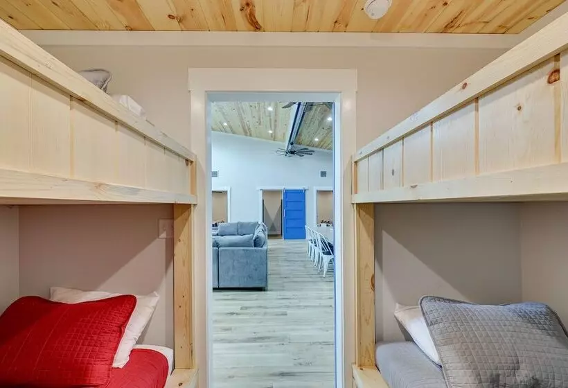 Riverfront Arkansas Abode W/ Deck & Grill!