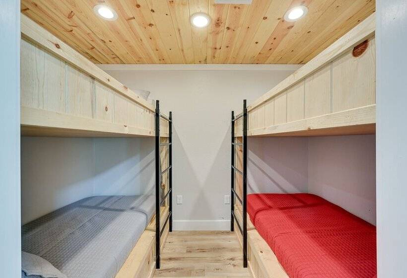 Riverfront Arkansas Abode W/ Deck & Grill!