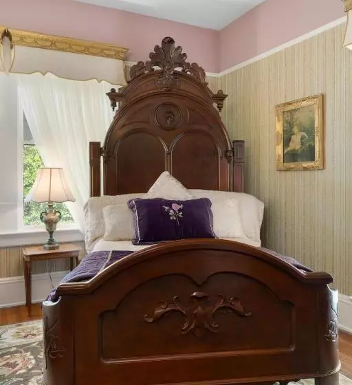 Ross Mansion Bed & Breakfast