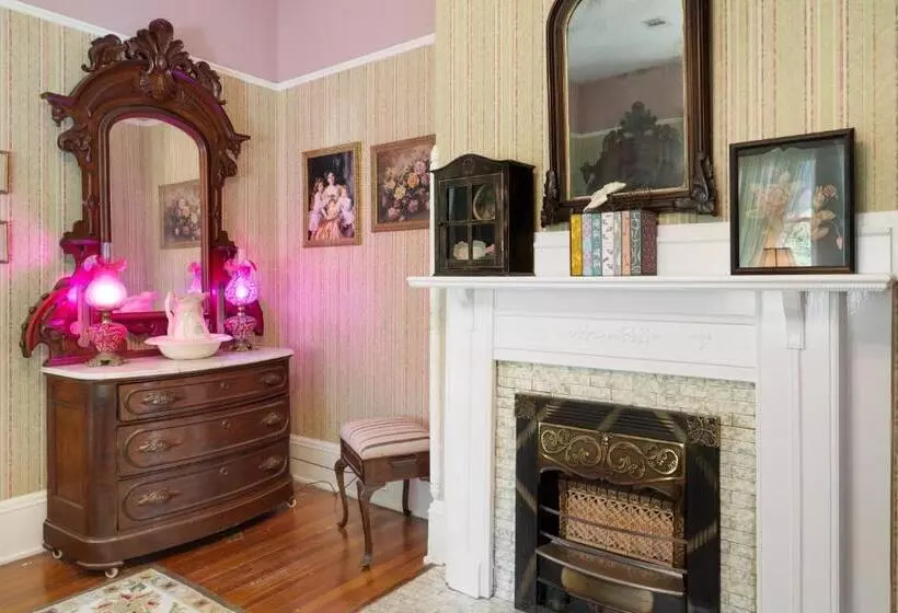 Ross Mansion Bed & Breakfast