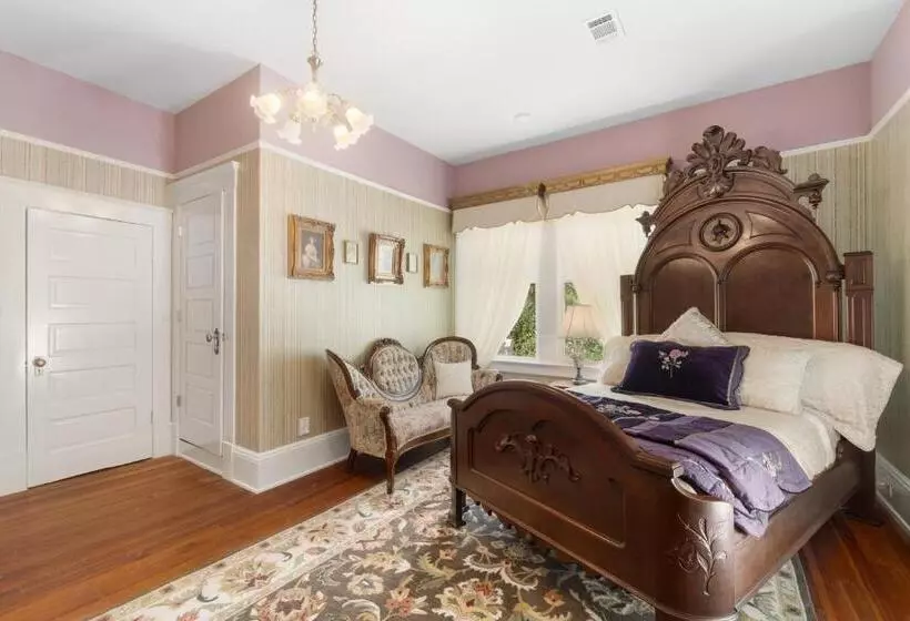 Ross Mansion Bed & Breakfast