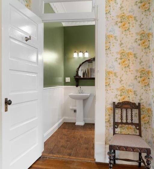 Ross Mansion Bed & Breakfast