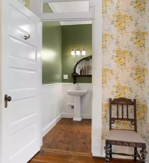 Ross Mansion Bed & Breakfast