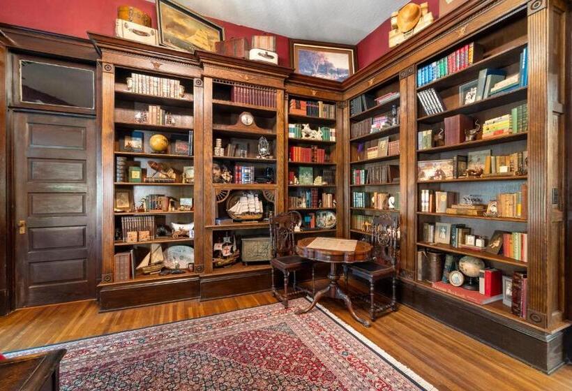 Ross Mansion Bed & Breakfast