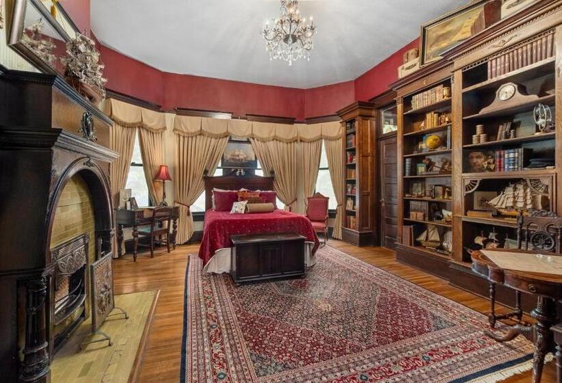 Ross Mansion Bed & Breakfast