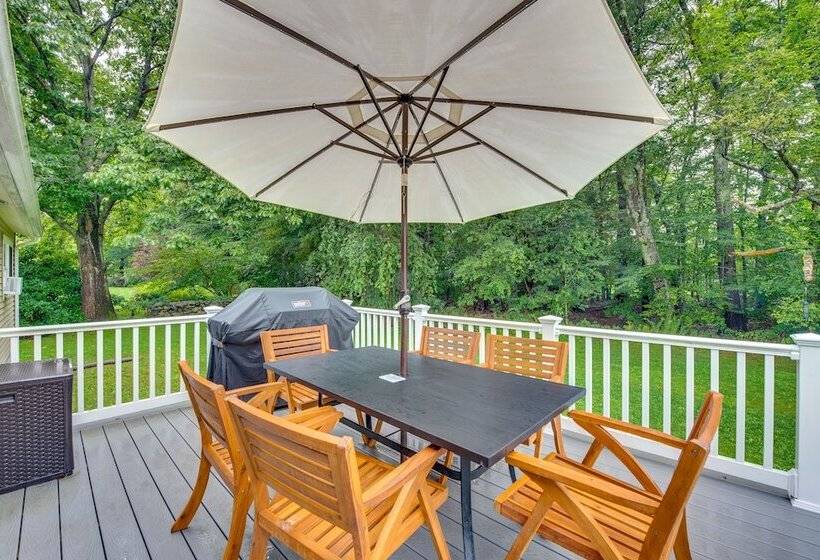 Rye Coastal Retreat W/ Deck & Outdoor Dining