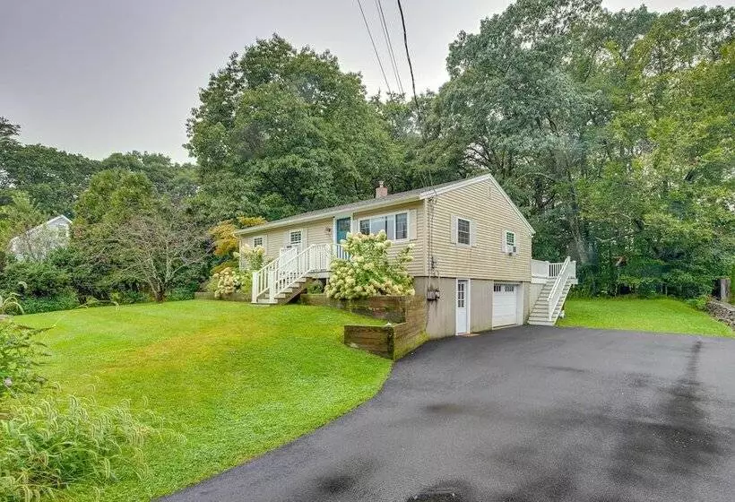 Rye Coastal Retreat W/ Deck & Outdoor Dining